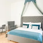 Gold Art Apartments